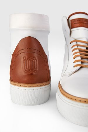 SOHO_men_sneakers-trainers-high_white-cognac-brown_luxury_calf-leather_patina-minimalist_made-in-italy7488.jpg