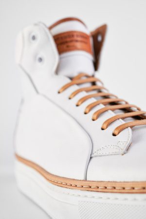 SOHO_men_sneakers-trainers-high_white-cognac-brown_luxury_calf-leather_patina-minimalist_made-in-italy9218.jpg