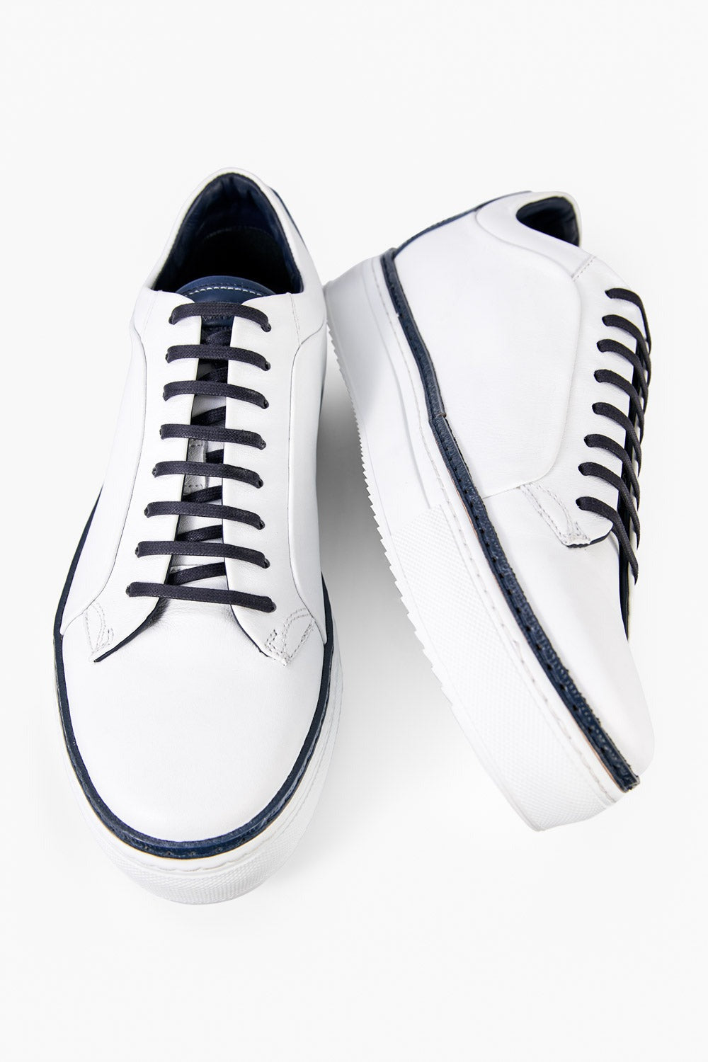 SOHO_men_sneakers-trainers-low_white-blue_luxury_calf-leather_patina-minimalist_made-in-italy8100_acf62418-40b0-4711-bdca-1072f0e4f081.jpg